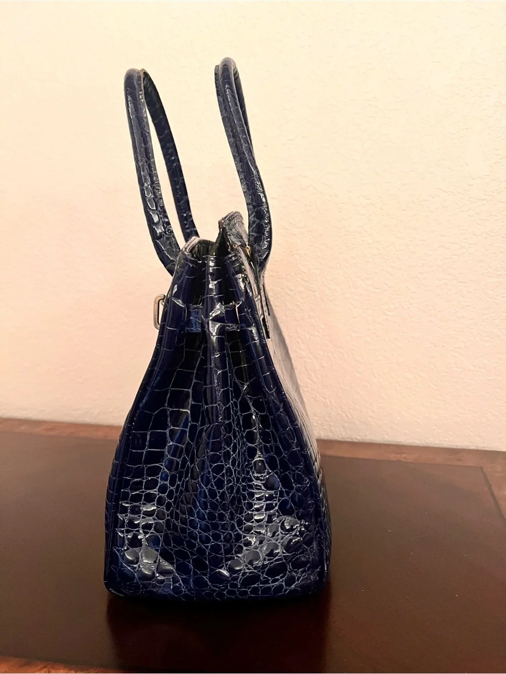 Elegant Croc-Embossed Satchel Handbag in Dark Navy